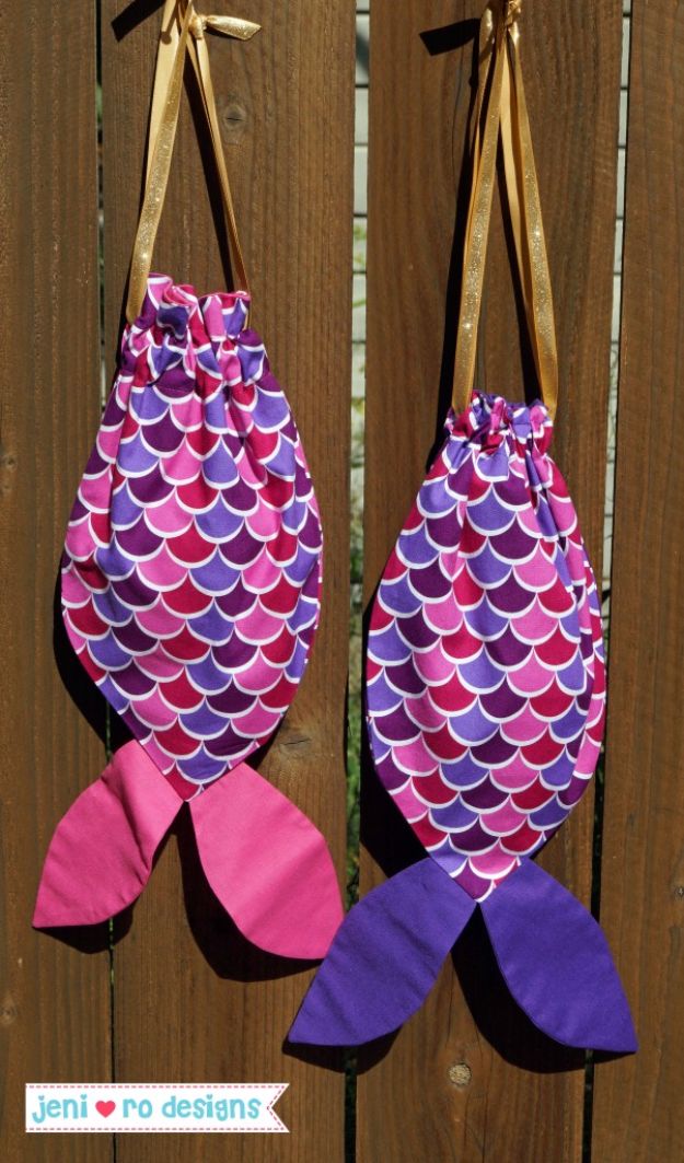 DIY Mermaid Crafts - Mermaid Tail Bags - How To Make Room Decorations, Art Projects, Jewelry, and Makeup For Kids, Teens and Teenagers - Mermaid Costume Tutorials - Fun Clothes, Pillow Projects, Mermaid Tail Tutorial