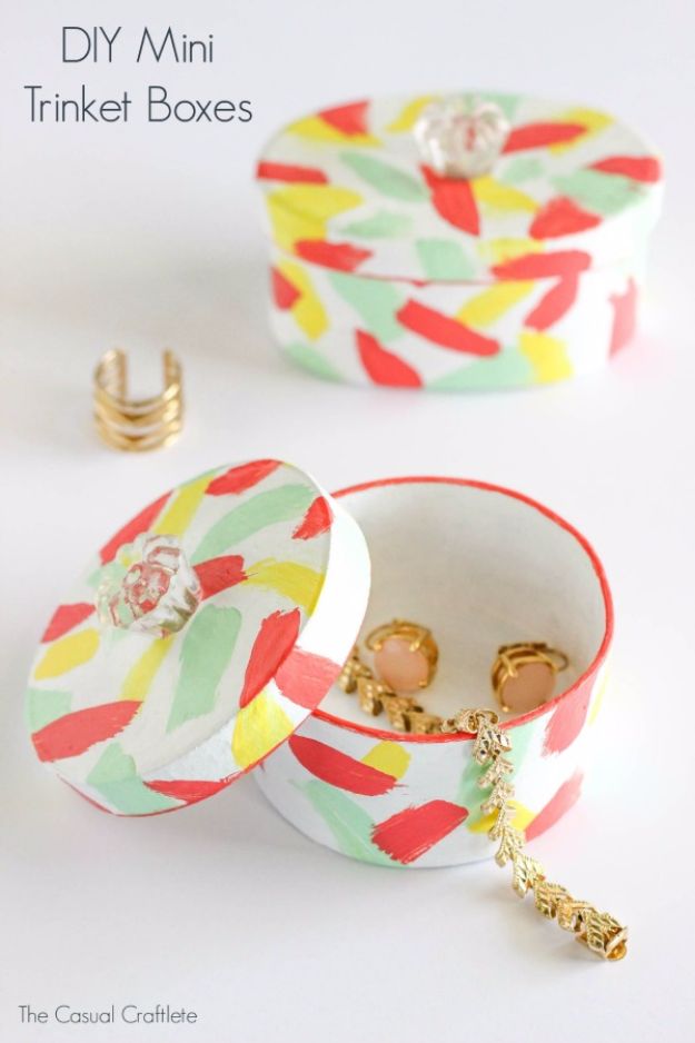 Cheap DIY Gifts and Inexpensive Homemade Christmas Gift Ideas for People on A Budget - DIY Mini Trinket Boxes - To Make These Cool Presents Instead of Buying for the Holidays - Easy and Low Cost Gifts fTo Make For Friends and Neighbors - Quick Dollar Store Crafts and Projects for Xmas Gift Giving Parties - Step by Step Tutorials and Instructions #diygifts #teencrafts #diyideas #crafts #christmasgifts #cheapgifts