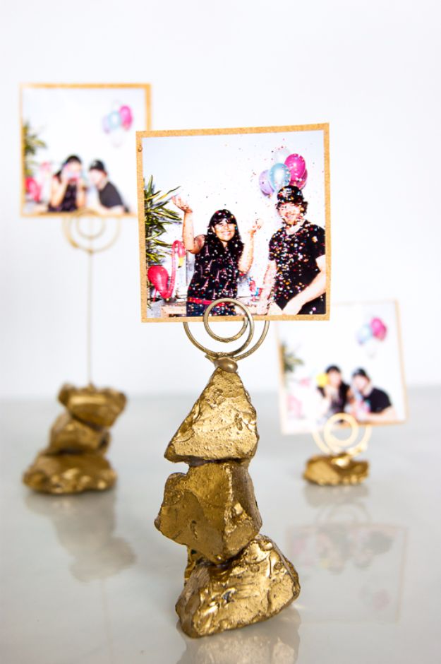 Cheap DIY Gifts and Inexpensive Homemade Christmas Gift Ideas for People on A Budget - Golden Nugget Photo Holder - To Make These Cool Presents Instead of Buying for the Holidays - Easy and Low Cost Gifts fTo Make For Friends and Neighbors - Quick Dollar Store Crafts and Projects for Xmas Gift Giving Parties - Step by Step Tutorials and Instructions #diygifts #teencrafts #diyideas #crafts #christmasgifts #cheapgifts