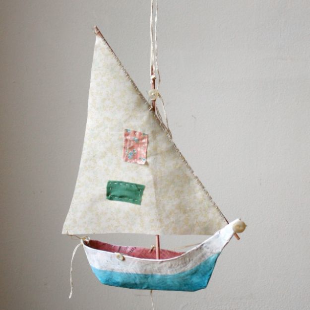 Creative Paper Mache Crafts - Paper Mache Boat - Easy DIY Ideas for Making Paper Mache Projects - Cool Newspaper and Paper Bag Craft Tips - Recipe for for How To Make Homemade Paper Mashe paste - Halloween Masks and Costume Tutorials - Sculpture, Animals and Ideas for Kids #diyideas #papermache #teencrafts #crafts