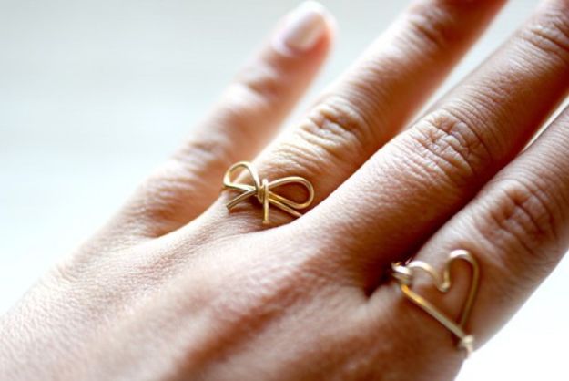 DIY Rings - DIY Glitter Ring - Easy Ring Tutorial for Wore, Paperclip, Stone Jewelry, Wood, Metal, Boho Ideas - Cheap Jewelry Making Ideas #diyjewelry #rings