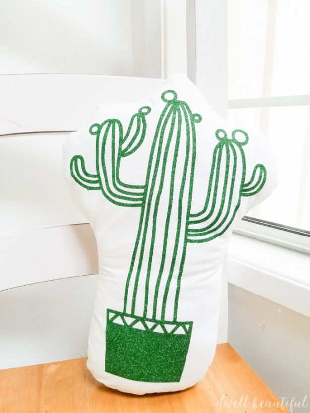 DIY Cactus Crafts | Easy DYI Cactus Pillow Tutorial l Craft Ideas and Home Decor | Painting Tutorials, Gifts, Rocks, Cardboard, Wood Cactus Decorations