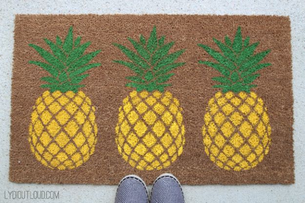 Pineapple Crafts - DIY Pineapple Doormat - Cute Craft Projects That Make Cool DIY Gifts - Wall Decor, Bedroom Art, Jewelry Idea