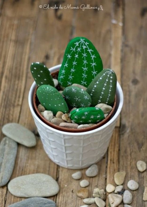 DIY Cactus Crafts | DIY Stone Cactus Yard Art l Craft Ideas and Home Decor | Painting Tutorials, Gifts, Rocks, Cardboard, Wood Cactus Decorations