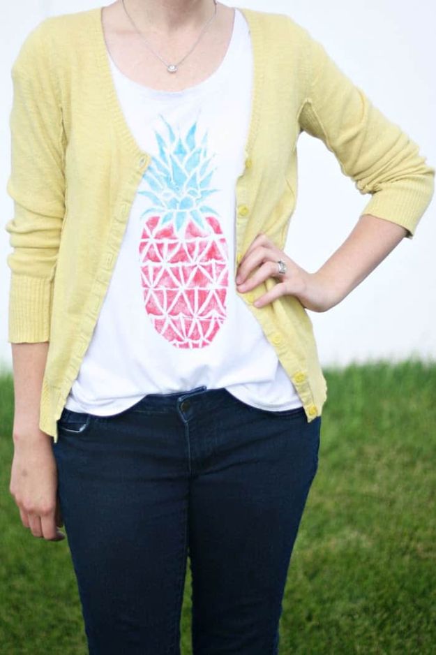 Pineapple Crafts - Easy DIY T-Shirt Stamp - Cute Craft Projects That Make Cool DIY Gifts - Wall Decor, Bedroom Art, Jewelry Idea