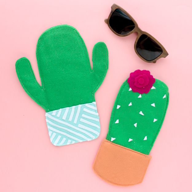 DIY Cactus Crafts | Felt Cactus Sunglasses Case Tutorial l Easy DIY Gifts -Craft Ideas and Home Decor | Painting Tutorials, Gifts, Rocks, Cardboard, Wood Cactus Decorations
