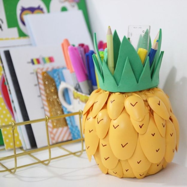 Pineapple Crafts - Pineapple Pen Pot - Cute Craft Projects That Make Cool DIY Gifts - Wall Decor, Bedroom Art, Jewelry Idea